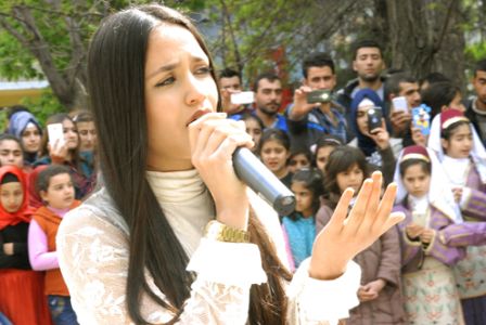 Тяжело ранена турецкая певица, получавшая угрозы из-за конкурса на ТВ
