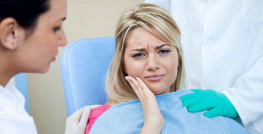 Почему после лечения зубы продолжают болеть?
